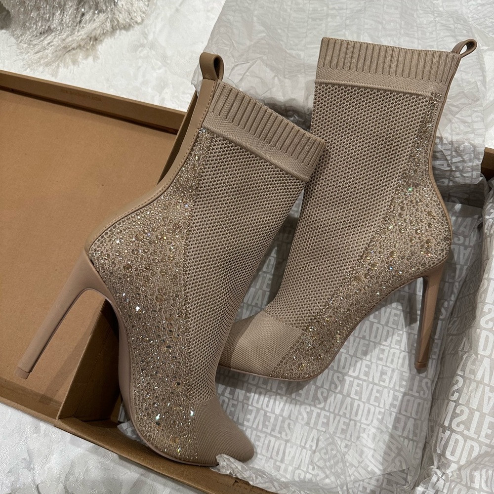 Steve Madden majesty embellished boots!